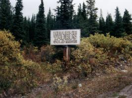 Einfahrt zur Hearne Taurus Goldmine